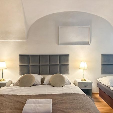 Old Town Apt. A/C And Parking バンスカー・ビストリツァ エクステリア 写真